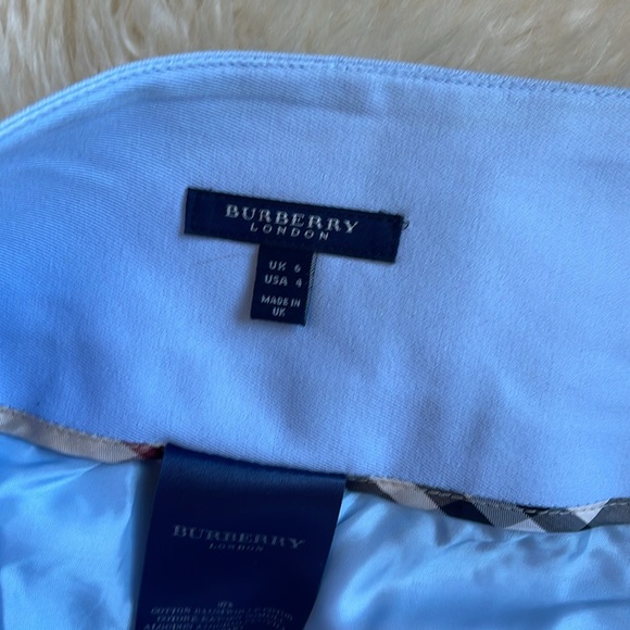Burberry mini skirt with matching jacket - Picture 9 of 10